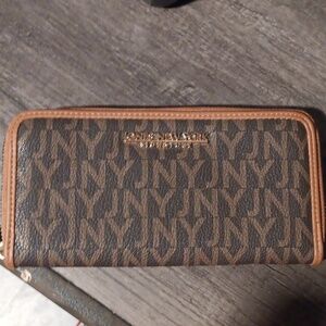 NWT JONES NEW YORK SIGNATURE SERIES